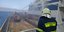 Οι πυροσβέστες προσπαθούν να σβήσουν τη φωτιά και να απεγκλωβίσουν τους επιβάτες από το πλοίο Euroferry Olympia 