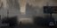 Άνθρωπος στην εμπόλεμη Ουκρανία προχωρά μέσα στην ομίχλη