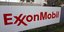 Πινακίδα σε εγκαταστάσεις της Exxon Mobil