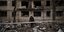 Πολυκατοικία στο Κίεβο μετά από επίθεση από ρωσικά πυρά