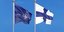 Σημαίες του ΝΑΤΟ και της Φινλανδίας με φόντο τον γαλανό ουρανό