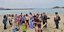 Ουκρανοί καθάρισαν την παραλία του ΣΕΦ ως δείγμα ευγνωμοσύνης
