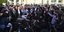 Συγκεντρωμένο πλήθος έξω από τη δίκη του Οσμάν Καβαλά στις 25 Απριλίου 2022