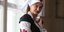 Ρωσίδα μαζορέτα με στολή νοσοκόμας