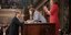 Η αντιπρόεδρος των ΗΠΑ Καμάλα Χάρις συγχαίρει τον Κυριάκο Μητσοτάκη, ενώ η Νάνσι Πελόζι χειροκροτεί