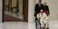 Ο Πάπας Φραγκίσκος σε αναπηρικό αμαξίδιο