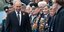 Ο Βλαντιμίρ Πούτιν με παλαίμαχους του σοβιετικού στρατού σε παρέλαση στην Κόκκινη Πλατεία