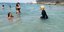 Γυναίκα με μπουρκίνι σε παραλία της Μασαλίας