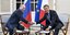 Βλαντιμίρ Πούτιν και Εμανουέλ Μακρόν σε παλαιότερη συνάντηση 