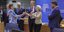 Η πρόεδρος της Ευρωπαϊκής Επιτροπής Ούρσουλα Φον ντερ Λάιεν, στο κέντρο, και η πρωθυπουργός της Δανίας, Μέττε Φρεντέρικσεν χαιρετούν η μία την άλλη