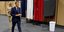 Ο Εμανουέλ και η Μπριζίτ Μακρόν ψήφισαν για τις βουλευτικές εκλογές στη Γαλλία