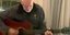  Γιώργος Παπανδρέου παίζει στην κιθάρα το «Καλημέρα Ήλιε» στην 99χρονη μητέρα του