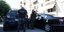 Αστυνομικοί έξω από την πολυκατοικία που έγινε το επεισόδιο με τους πυροβολισμούς στον Φοίνικα Θεσσαλονίκης