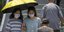 Γυναίκες με μάσκες προστασίας κατά της Covid-19 στο Πεκίνο 