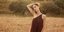 Γυναίκα με φόρεμα από τα Massimo Dutti