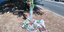 Λουλούδια στο σημείο που έγινε το θανατηφόρο τροχαίο στο Χαλάνδρι με θύμα έναν 18χρονο