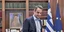 Ο πρωθυπουργός Κυριάκος Μητσοτάκης στο γραφείο του στο Μαξίμου