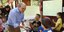 Ο υπουργός Κωστής Χατζηδάκης υποδέχεται παιδιά σε κατασκήνωση