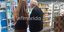 Μπόρις Τζόνσον και Κάρι Σίμοντς σε σούπερ μάρκετ στη Νέα Μάκρη