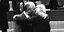 Το ιστορικό φιλί μεταξύ Ερικ Χόνεκερ και Μιχαήλ Γκορμπατσόφ