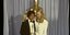 Ο Ντάστιν Χόφμαν και η Μέριλ Στριπ ποζάρουν με τα Όσκαρ που κέρδισαν για τις ερμηνείες τους στην κινηματογραφική ταινία Kramer vs. Kramer