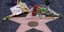 Λουλούδια κοσμούν το αστέρι της Ολίβια Νιούτον-Τζον στο Hollywood