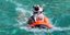 Στιγμές χαλάρωσης για τον Πάνο Καμμένο: Πήγε «βόλτα» το σκύλο του πάνω σε μια σανίδα θαλάσσης [βίντεο]
