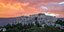 Εικόνα της Ακρόπολης κάτω από συννεφιασμένο αττικό ουρανό το ηλιοβασίλεμα