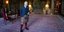 Ο βασιλιάς Κάρολος με κιλτ στο σκωτσέζικο κοινοβούλιο 