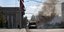 Αυτοκίνητο τυλίγεται στις φλόγες μετά από επίθεση στο Ντονέτσκ που αποδόθηκε στους Ουκρανούς το Σάββατο/ Φωτογραφία: AP