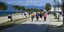 Κόσμος στην παραλία της Πάτρας εν μέσω της πανδημίας του κορωνοϊού