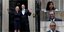 Η Λιζ Τρας με τον σύζυγό της στο νο 10 της Ντάουνινγκ Στριτ -Δεξιά η νέα υπουργός Εσωτερικών Σουέλα Μπρέιβερμαν, ο ΥΠΟΙΚ Κουάσι Κουαρτένγκ και ο νέος υπουργός Εξωτερικών Τζέιμς Κλέβερλι 