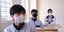 Μαθητές με μάσκες σε σχολείο στο Βιετνάμ