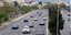 Αυτοκίνητα διασχίζουν την εθνική οδό Αθηνών-Λαμίας