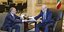 Ο πρωθυπουργός του Λιβάνου Nατζίμπ Μικάτι λαμβάνει το τελικό σχέδιο της συμφωνίας για τα θαλάσσια σύνορα μεταξύ Λιβάνου και Ισραήλ