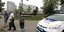 Πολίτες απομακρύνονται έξω από την Αμερικανική πρεσβεία στο Κίεβο