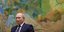 Ο Ρώσος πρόεδρος Βλαντιμίρ Πούτιν μπροστά από έναν χάρτη
