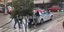 Περαστικοί σπρώχνουν περιπολικό στη Λαμία