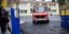 Πυροσβεστικό όχημα βγαίνει από το δημοτικό σχολείο στις Σέρρες