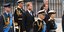 Ο βασιλιάς Κάρολος με τα παιδιά του, πρίγκιπες Γουίλιαμ και Χάρι