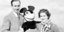 Ο Walt Disney ποζάρει με τη σύζυγό του Lillian και ένα από τα δημιουργήματά του, τον Μίκυ Μάους, στην οροφή του Grosvenor House στο Λονδίνο, στις 12 Ιουνίου 1935