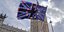 Σημαίες της ΕΕ και της Βρετανίας απέναντι από το Κοινοβούλιο στο Λονδίνο 