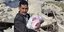 Το «μωρό-θαύμα» στη Συρία στην αγκαλιά του θείου της 