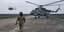 Πιλότος του στρατού της Ουκρανίας πάει προς ελικόπτερο