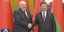 Ο πρόεδρος της Κίνας, Σι Τζινπίνγκ, με τον Λευκορώσο ομόλογό του, Αλεξάντερ Λουκασένκο