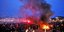 Διαδηλωτές ανάβουν φωτιές στο κέντρο του Παρισιού
