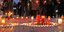 Κεριά στη μνήμη των επιβατών που έχασαν τη ζωή τους στο δυστύχημα στα Τέμπη