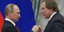 Ο Ρώσος πρόεδρος Πούτιν παρασημοφορεί τον τσελίστα Σεργκέι Ρολντούγκιν το 2016 