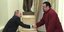 Θερμή χειραψία μεταξύ Βλαντίμιρ Πούτιν και Στίβεν Σιγκάλ 