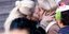 To φιλί στο στόμα της Lady Gaga σε μια γυναίκα στα γυρίσματα του Joker 2